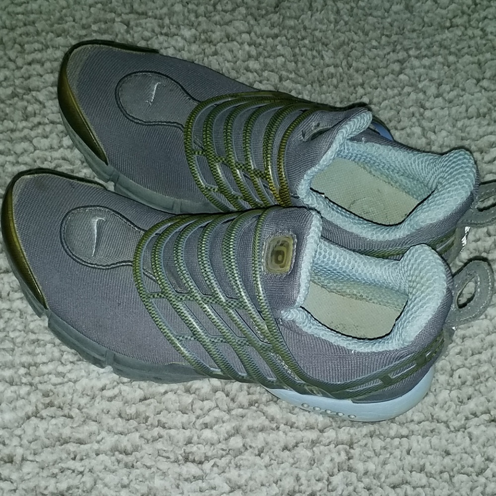 Nike tennis shoes